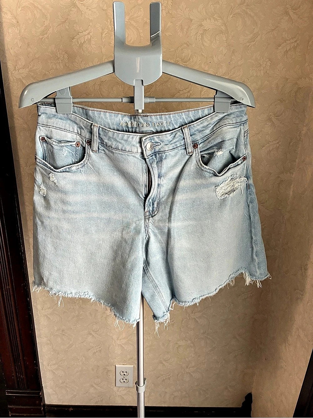 American Eagle Distressed Jean Shorts in Blue Size 10